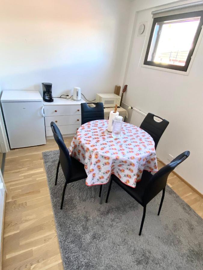Two Bedrooms,Dining Area And Bathroom With Private Entrance كوتكا المظهر الخارجي الصورة