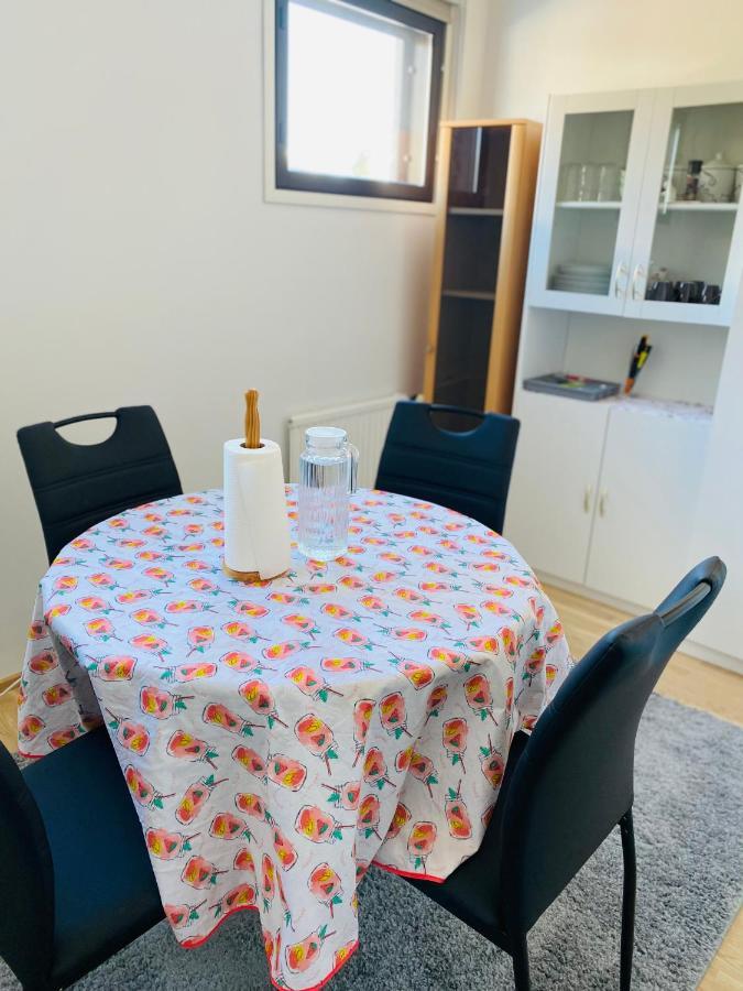 Two Bedrooms,Dining Area And Bathroom With Private Entrance كوتكا المظهر الخارجي الصورة